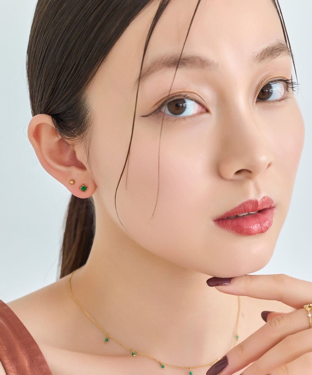 Phoebe シャインフレームスクエアピアス　グリーン 
