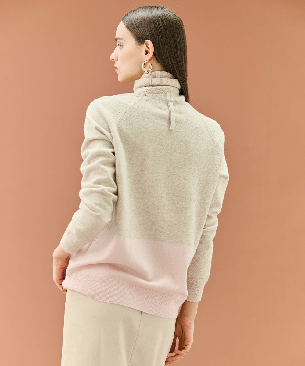BEIGE， 【WEB限定・洗える】DEMING / バイカラーウールタートルネックニット 