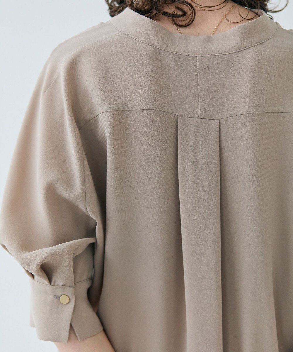 BEIGE， 【ご好評につき追加生産決定・洗える】FLEUR / スタンドカラープルオーバーブラウス 