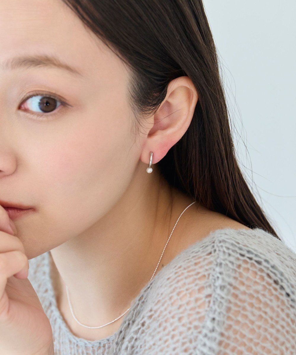 Phoebe 〈痛くないシリーズ/金属アレルギー対応〉ソロパールフープライトフィットイヤリング　シルバー/ニッケルフリー 