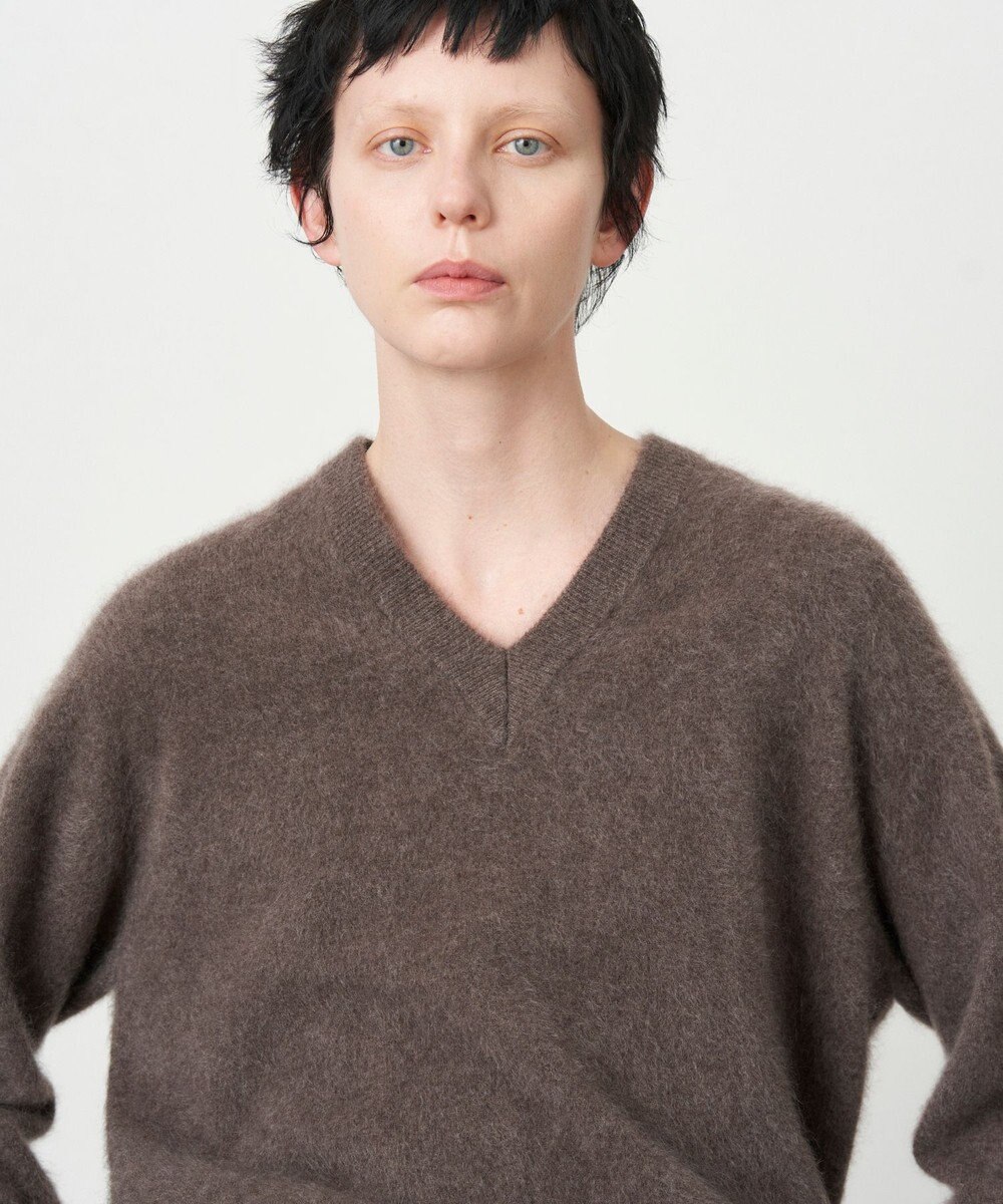 ATON ROYAL FUR CASHMERE | Vネックセーター 