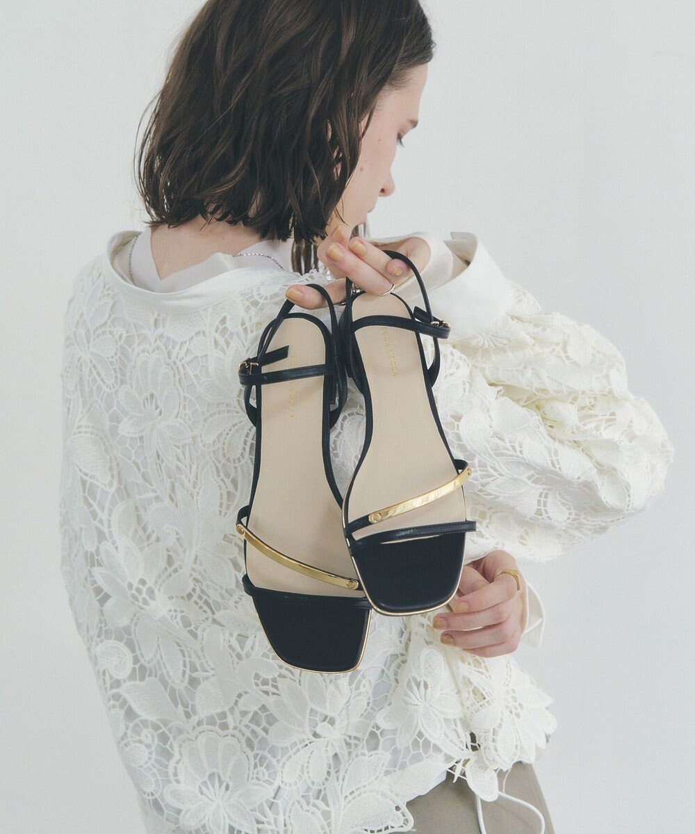 YECCA VECCA ゴールドバーサンダル 