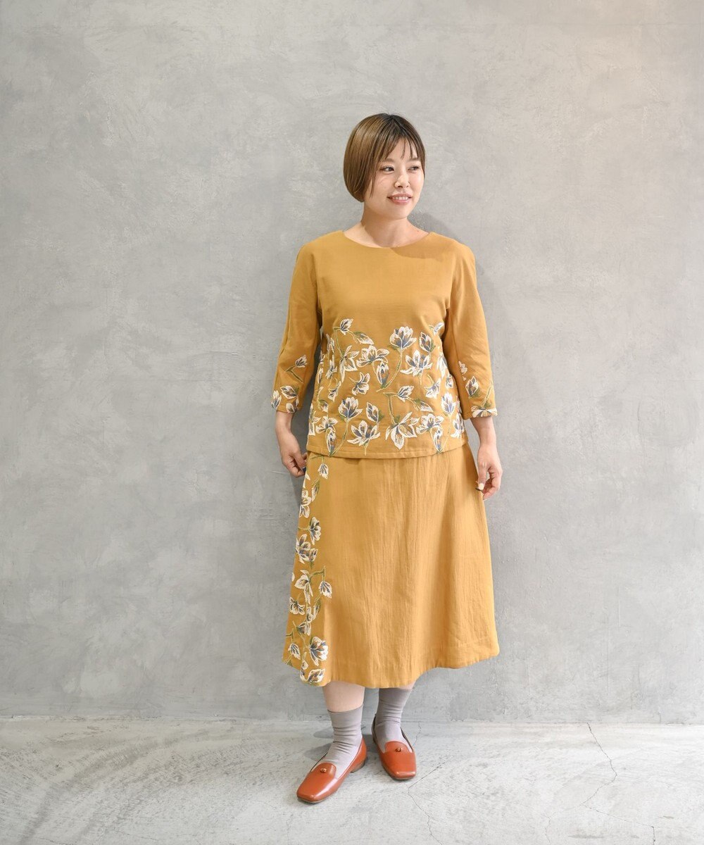 muuc 〈遠州織物の工場で織られた上質なコットン生地〉モクレン刺繍 ノーカラー プルオーバー（セットアップ可能） 