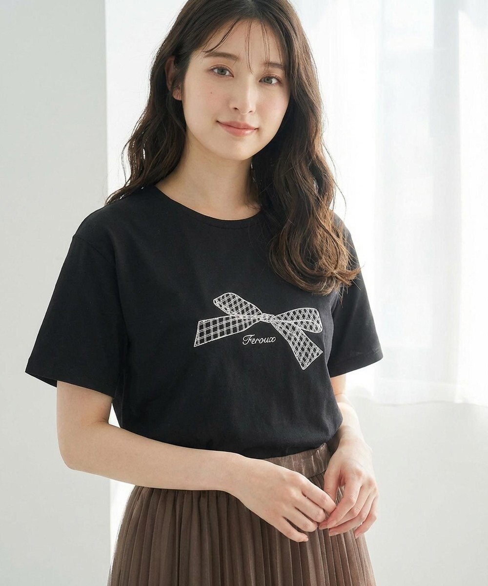 Feroux 【洗える】リボン刺繍 Tシャツ 