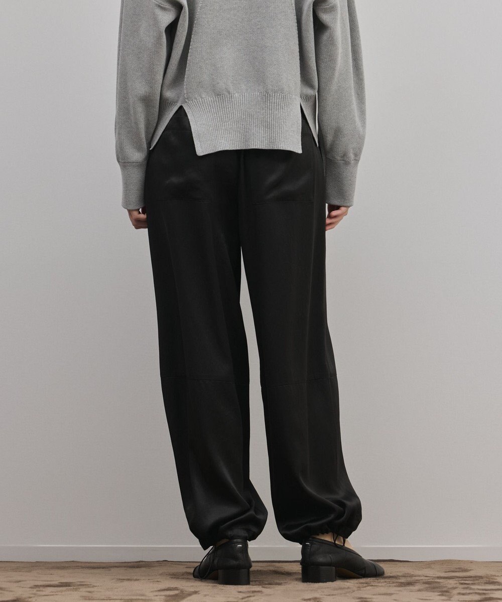 GRACE CONTINENTAL マットサテンバレルパンツ 