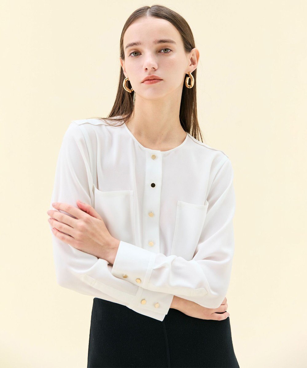 BEIGE， 【WEB限定・洗える】CLARION / ゴールド釦クルーネックブラウス 