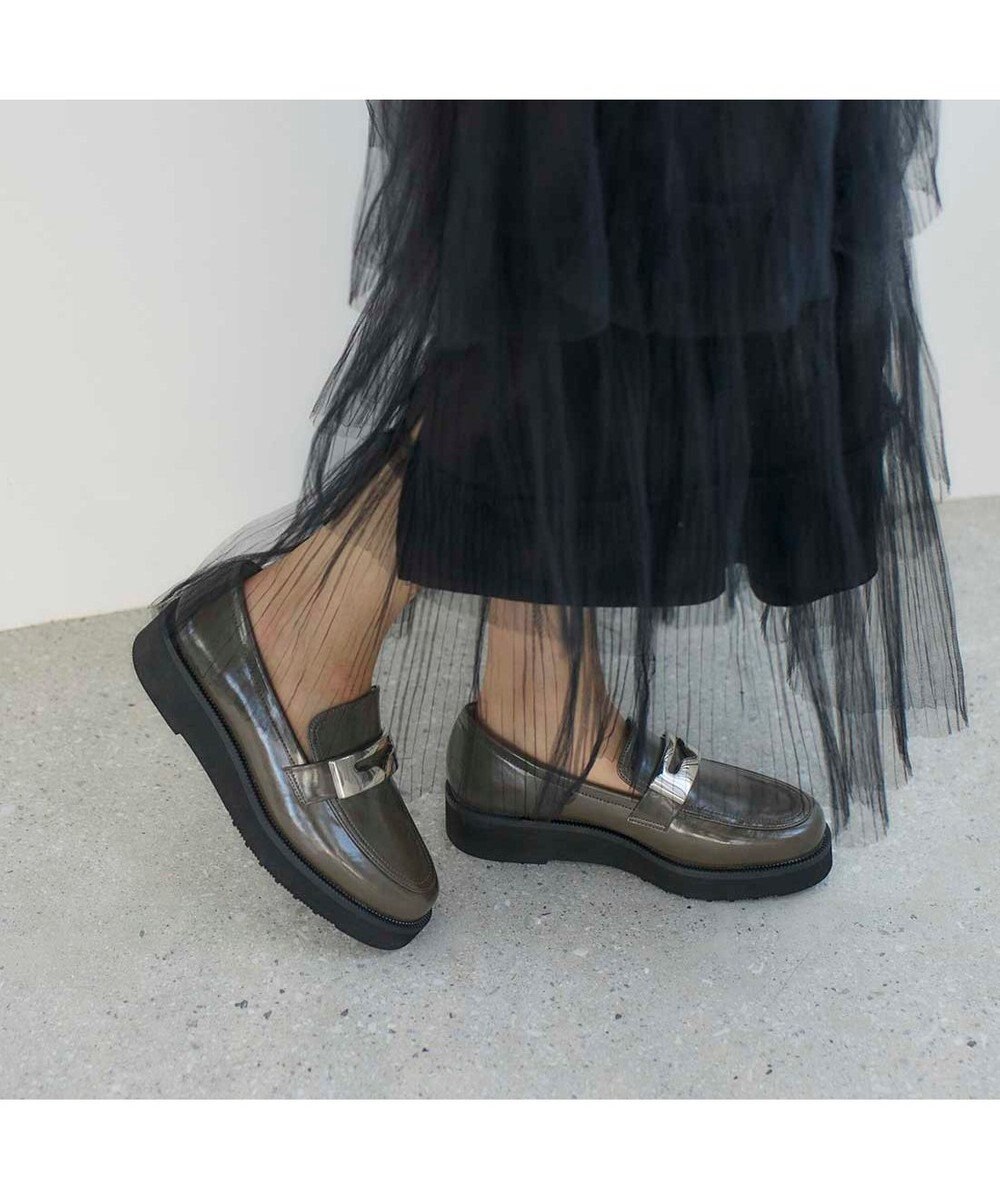 MODE ET JACOMO <carino>【レイン対応】厚底メタルモチーフローファー 