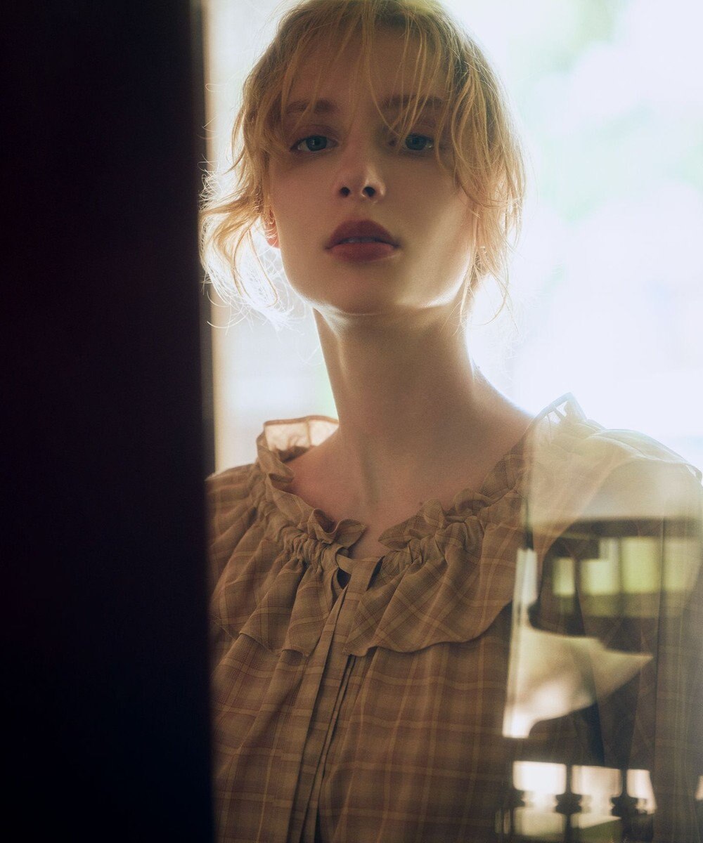 組曲 S ライトトロピカルロールネック ブラウス 