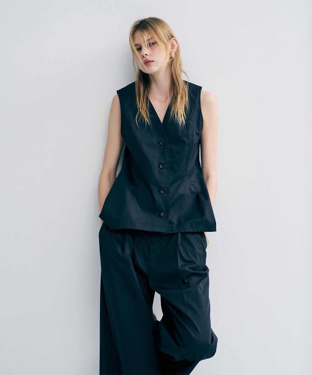 uncrave コットンクロスプレーン ペプラムジレブラウス 