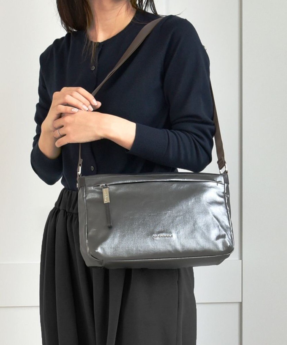 LA BAGAGERIE コーティングキャンバス ショルダーバッグ 