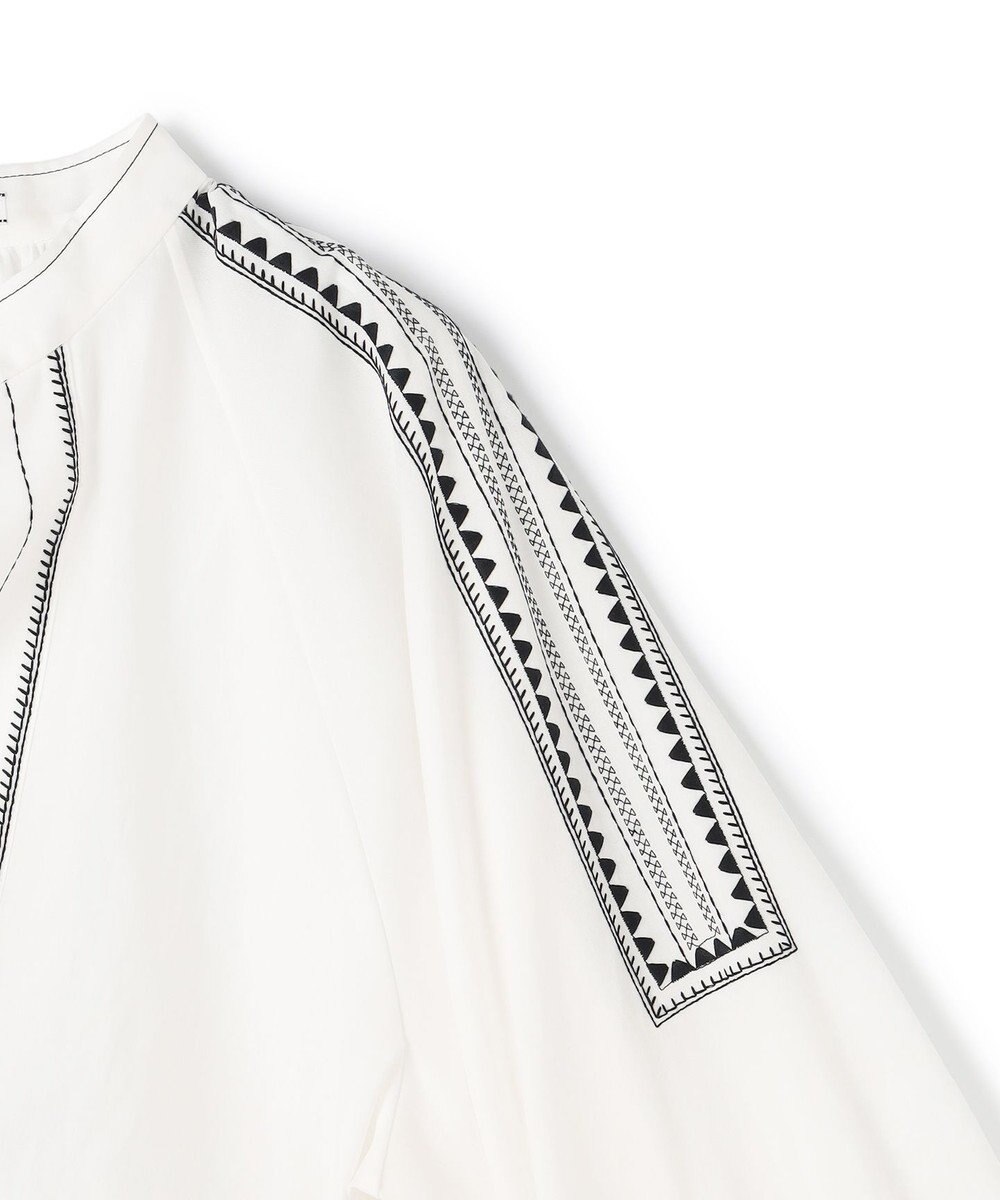 BEIGE， AXI / 刺繍ステッチ ドルマンスタンドブラウス 