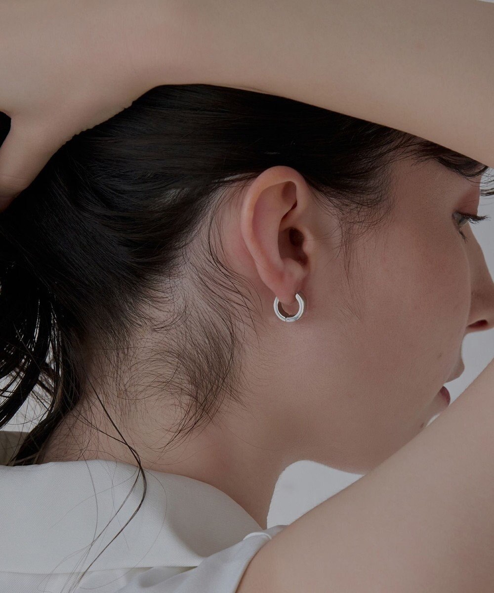Phoebe 【金属アレルギー対応】ワンタッチワイドフープミニピアス(片耳)/サージカルステンレス シルバー 