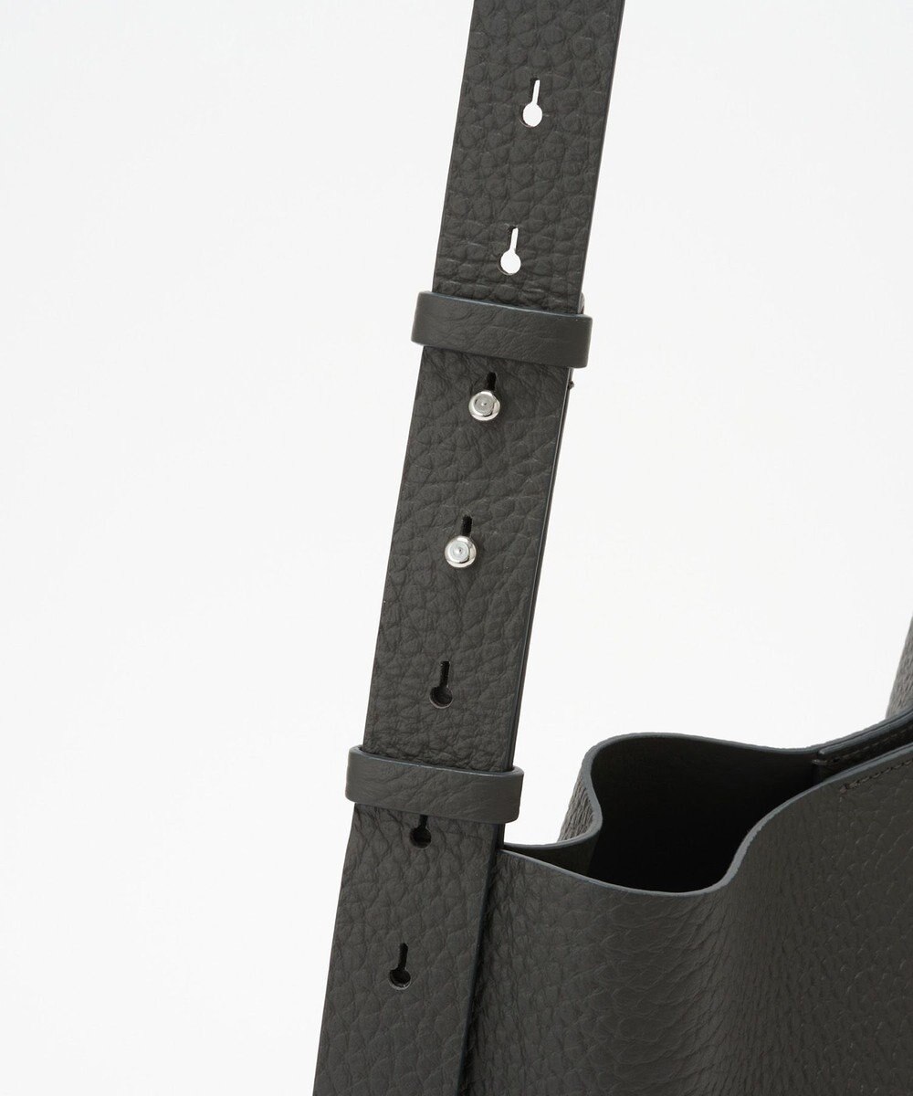 IACUCCI ルオータ ミディアムショルダー ALCE 