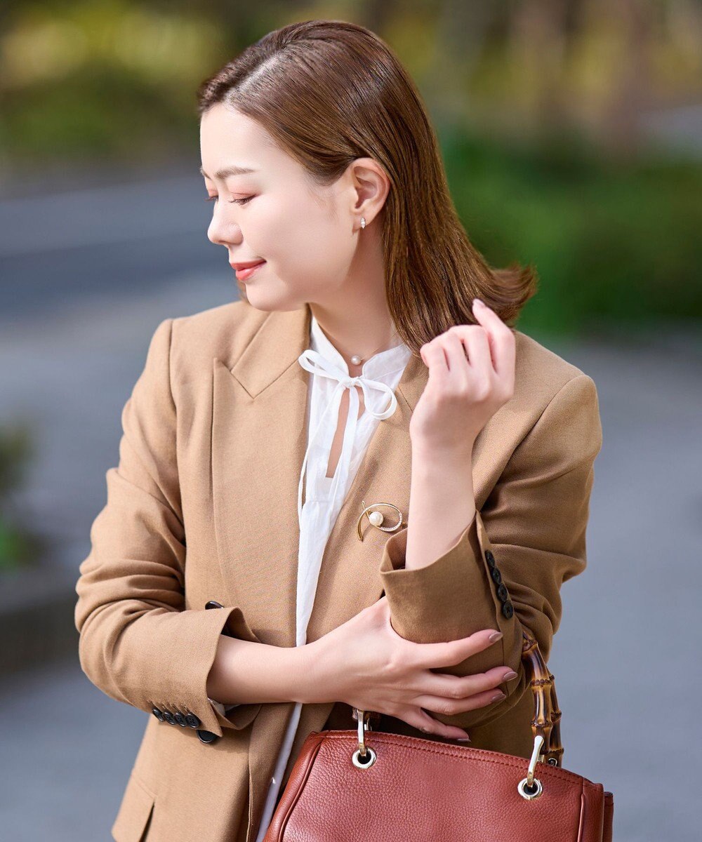 Phoebe <オンワード限定セット>金属アレルギー対応クイーンパールビジューセラミックポストピアス×クロスカーブパールビジューブローチ 