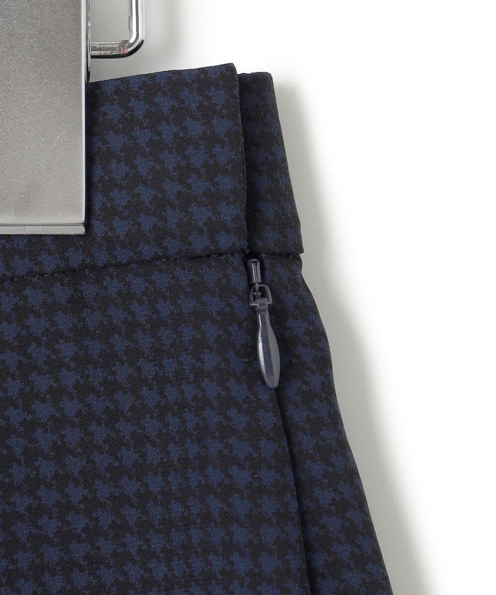 23区 【洗える】バックサテンアムンゼン千鳥プリント スカート 