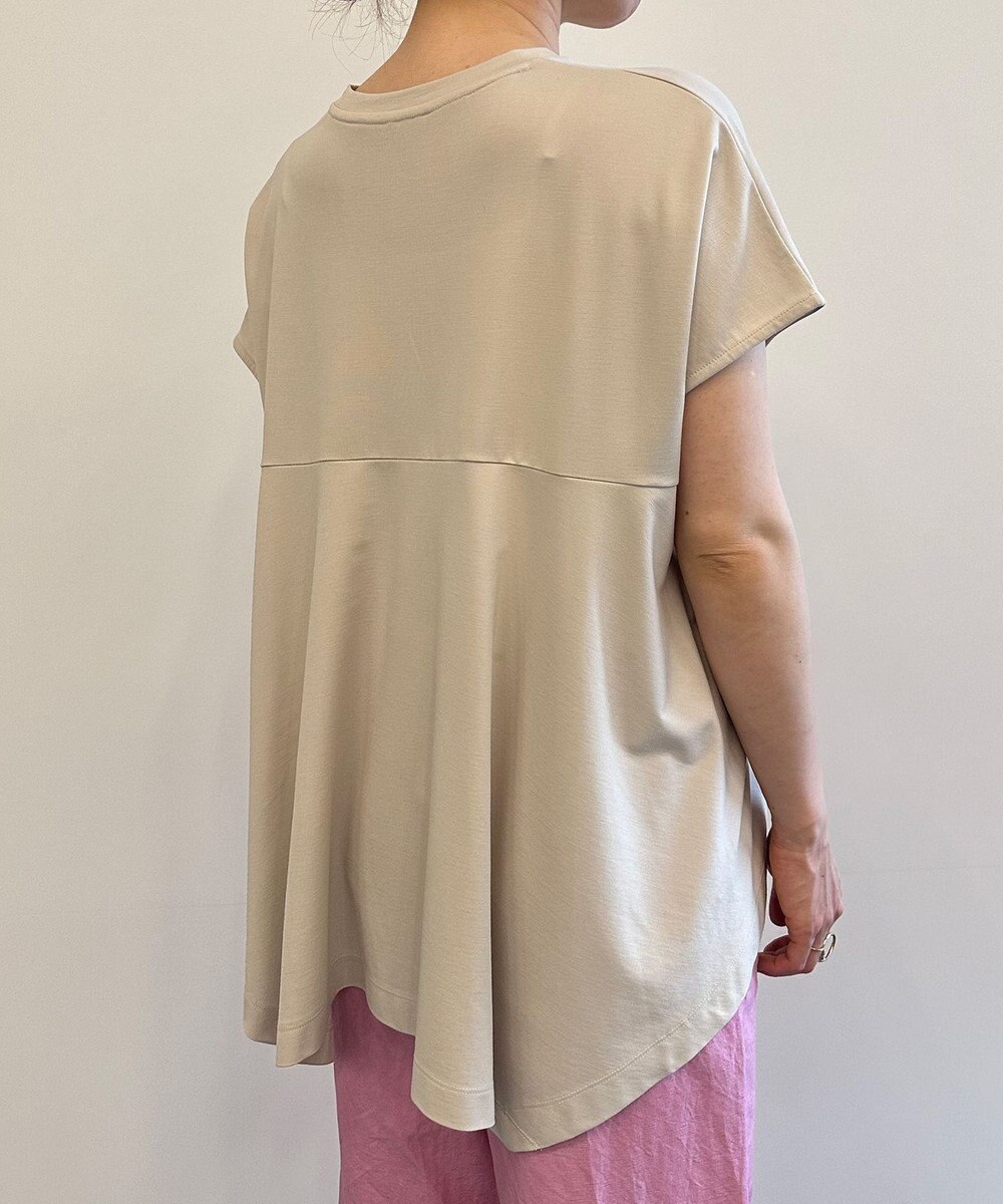 UNFILO 【シワになりにくい】BEAUTY FORM バックフレアTシャツ 