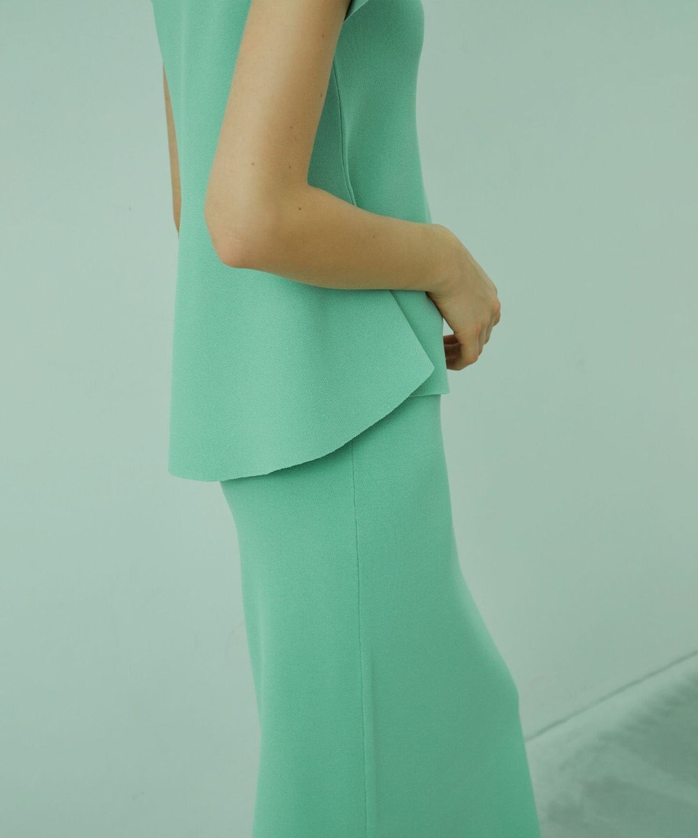 BEIGE， HOLLY / ペプラムニット 