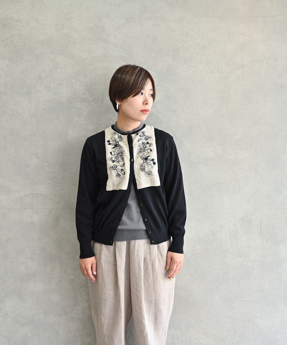muuc 〈細番手の高級綿糸コットンコーマ糸〉〈洗練された繊維だけを残した滑らかな肌触り〉スミレ押し花刺繍のカーディガン 