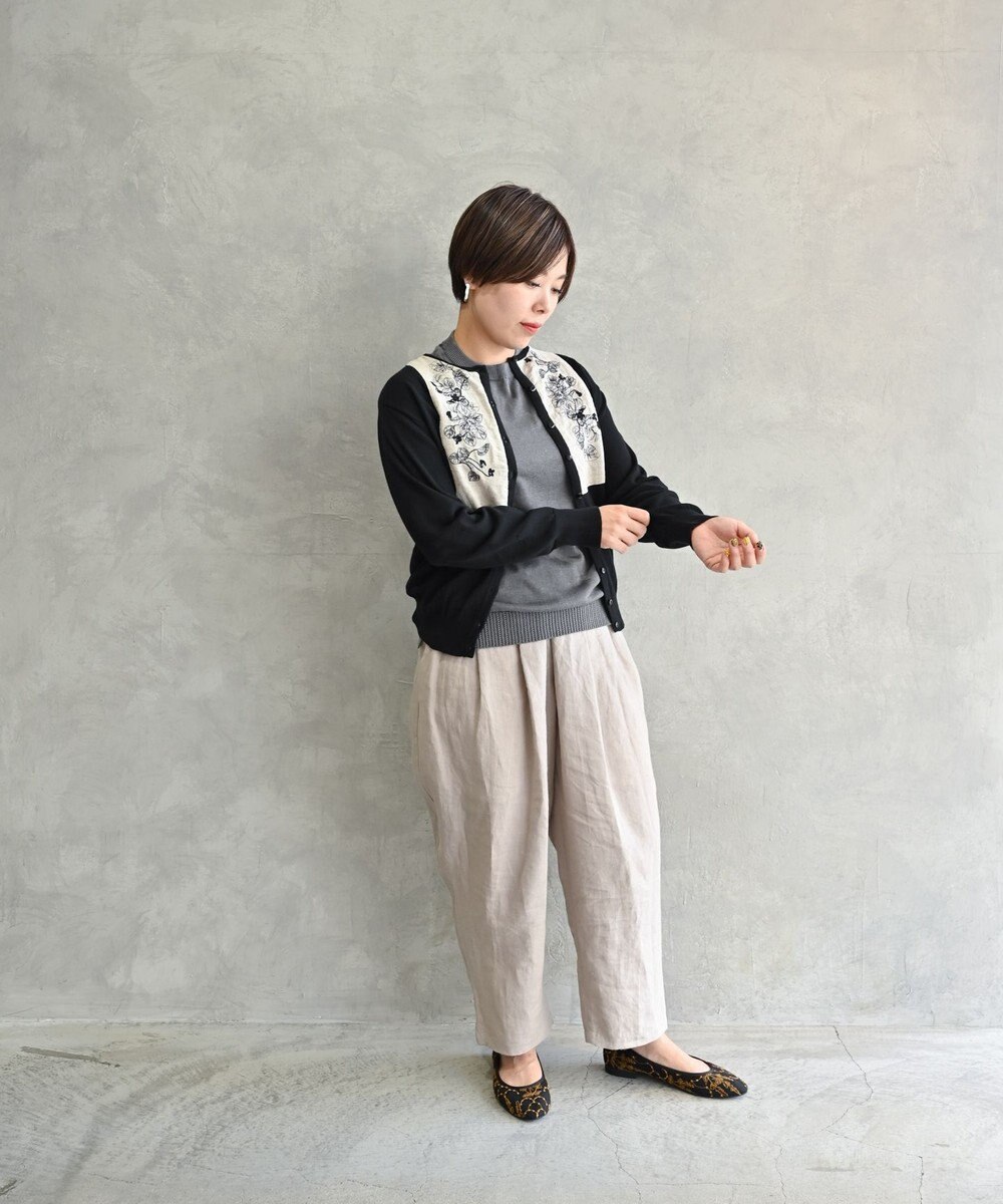 muuc 〈細番手の高級綿糸コットンコーマ糸〉〈洗練された繊維だけを残した滑らかな肌触り〉スミレ押し花刺繍のカーディガン 