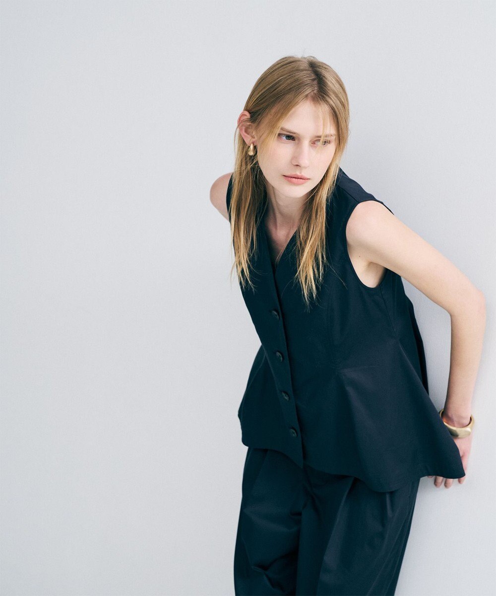 uncrave コットンクロスプレーン ペプラムジレブラウス 