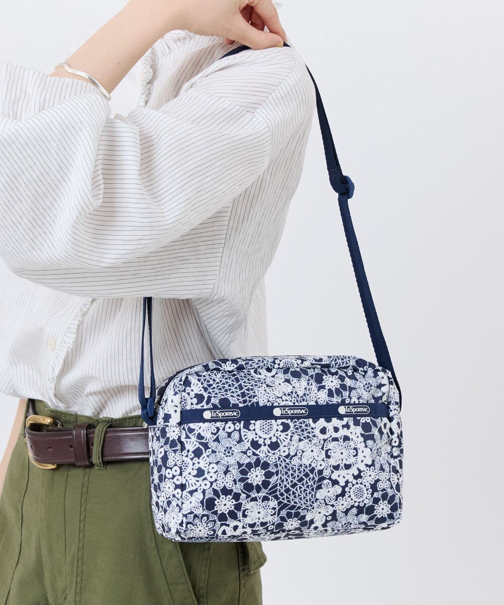 LeSportsac DANIELLA CROSSBODY/フローラルレースネイビー 