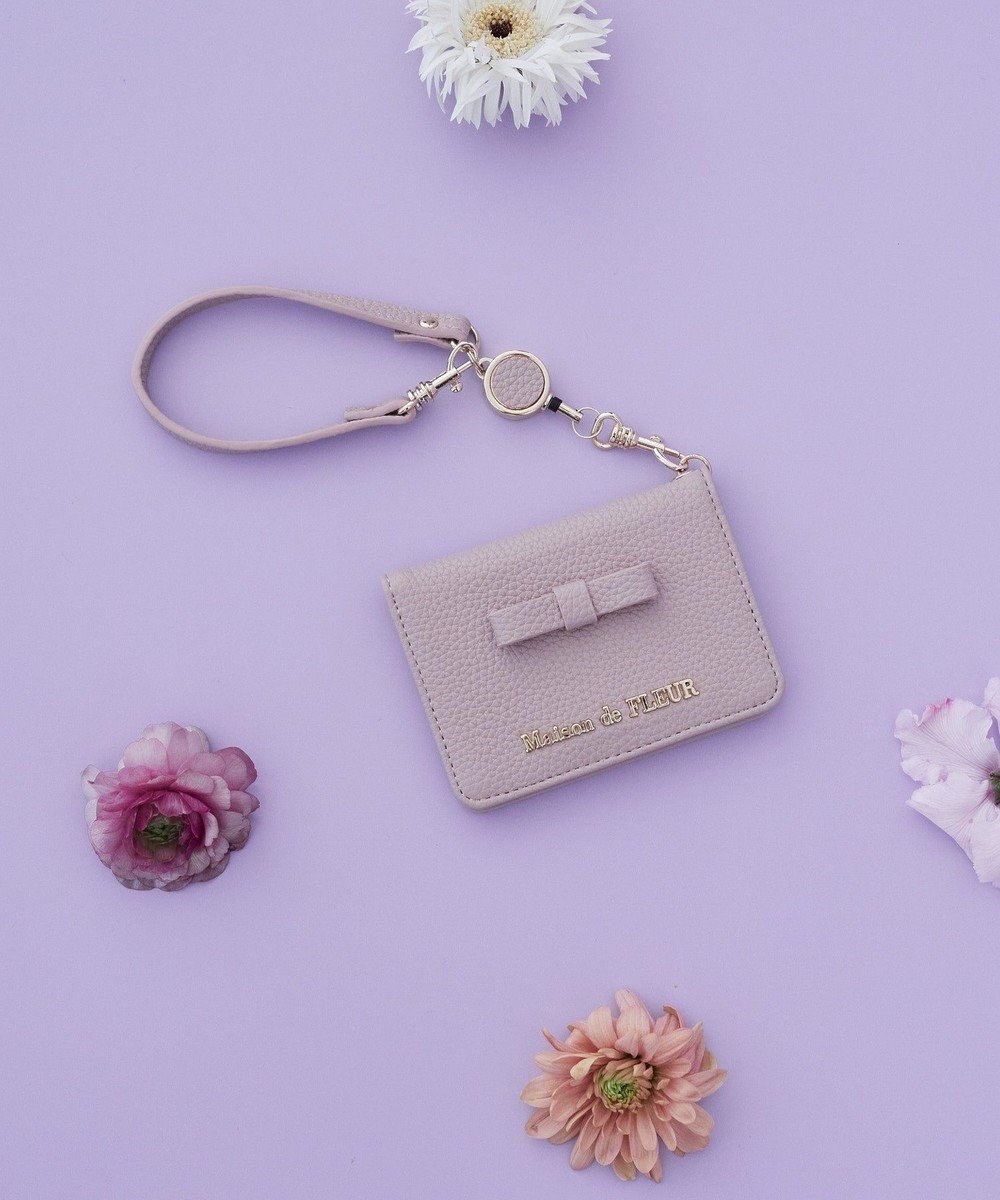 Maison de FLEUR 二つ折りリールパスケース 