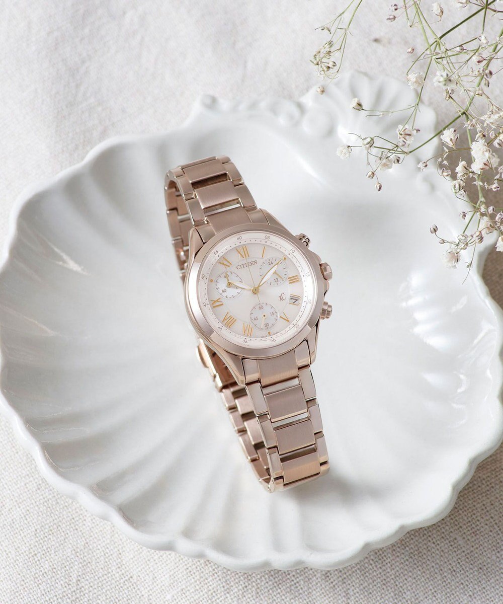 CITIZEN 【電池交換不要のクロノグラフ】どんなスタイルにも合わせやすいサクラカラーの腕時計 