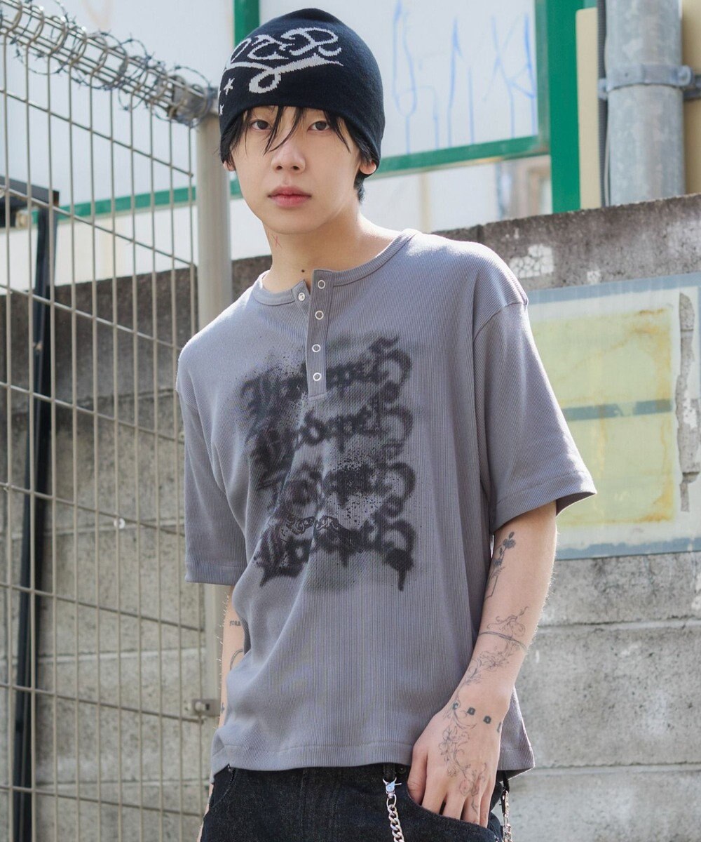 WEGO 【ユニセックス着用ITEM】グラフィックヘンリーネックT（SS） 