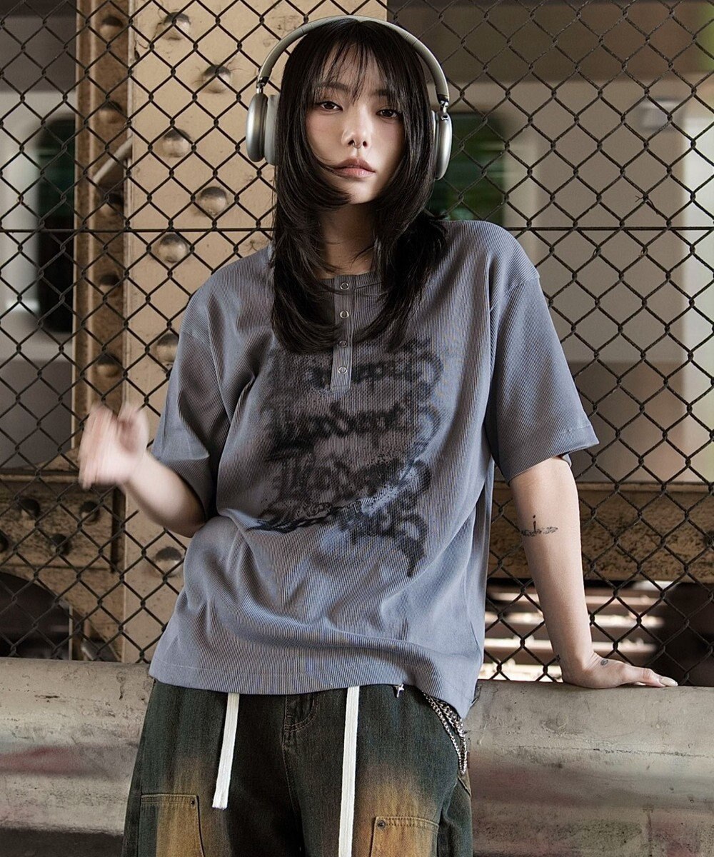 WEGO 【ユニセックス着用ITEM】グラフィックヘンリーネックT（SS） 