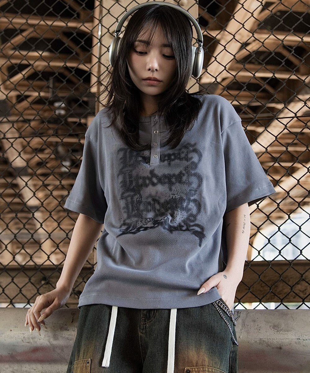 WEGO 【ユニセックス着用ITEM】グラフィックヘンリーネックT（SS） 