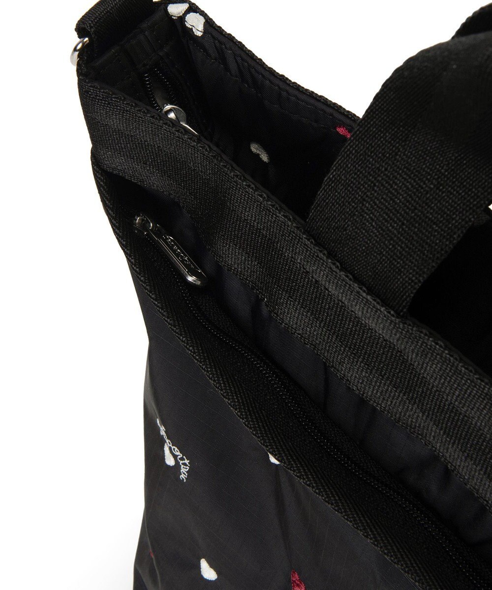 LeSportsac BUCKET TOTE/レッド/ホワイトハートEMB 