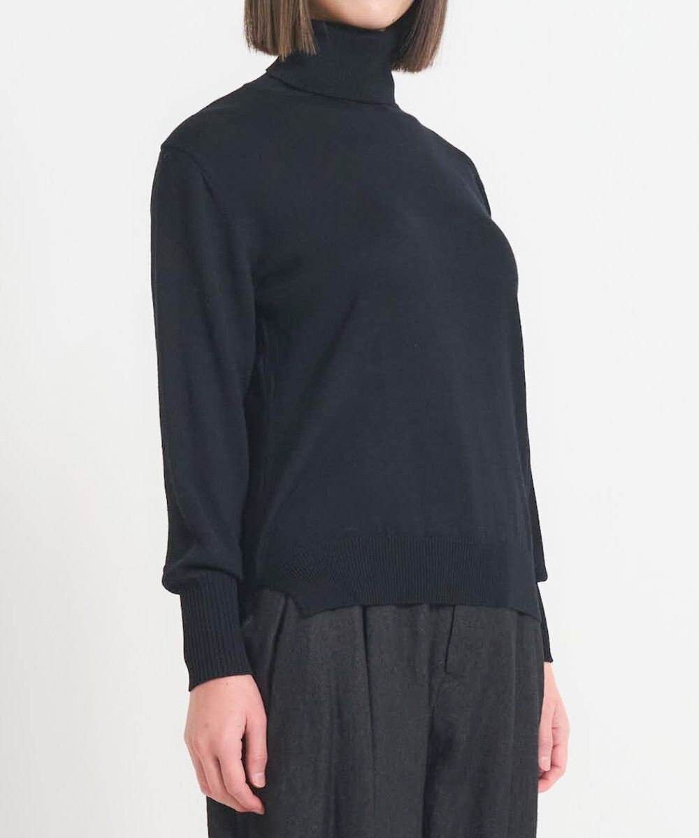 muuc 〈極上メリノウール〉ベーシックタートルネックプルオーバー〈肌に優しいニット〉〈アンサンブル可能〉〈袖の透かし編み〉 