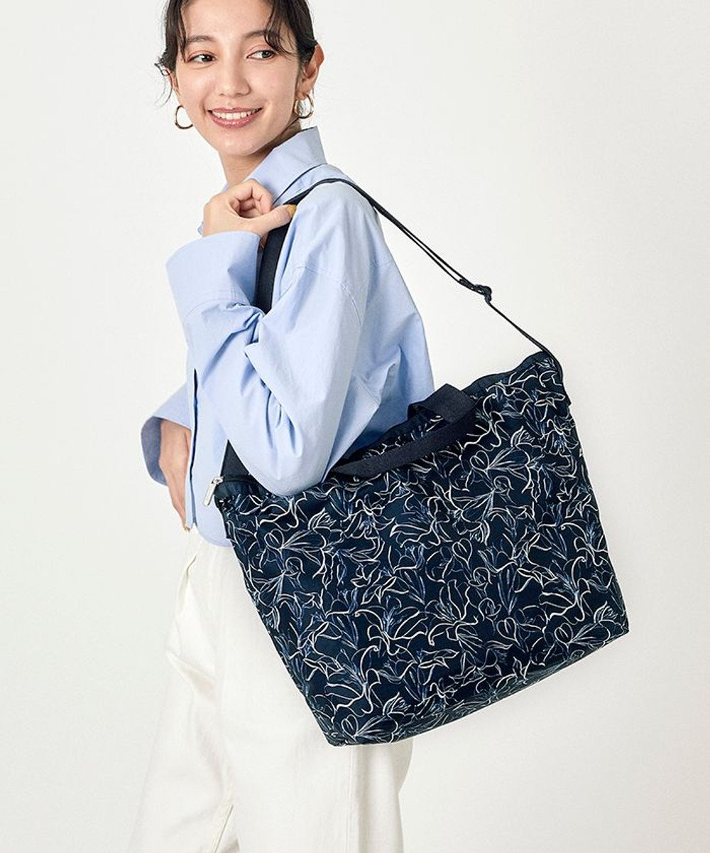 LeSportsac DELUXE EASY CARRY TOTE/スケッチフローラルネイビー スケッチフローラルネイビー