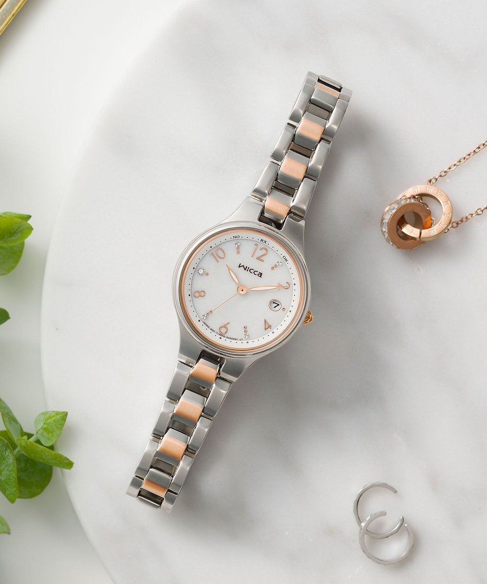 CITIZEN 【少し大きめ28mm】抜け感と透明感のあるソーラーテック電波時計 