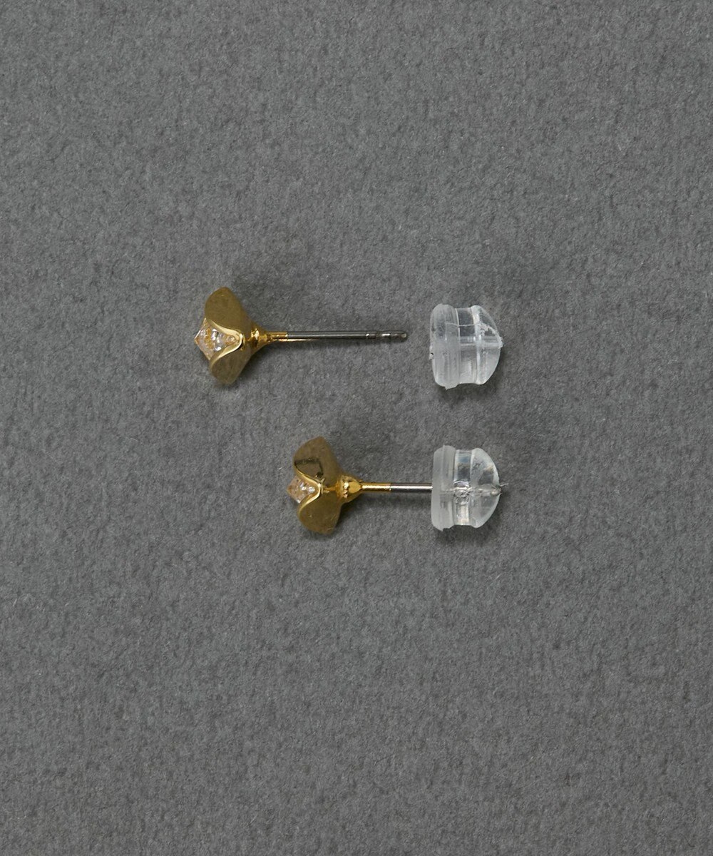 Phoebe 〈金属アレルギー対応〉モダントライアングルピアス　ゴールド/ニッケルフリー 