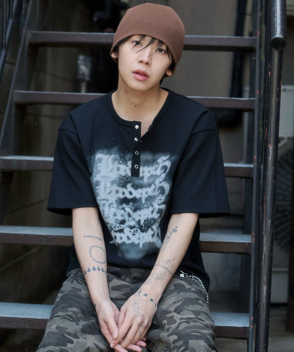 WEGO 【ユニセックス着用ITEM】グラフィックヘンリーネックT（SS） 