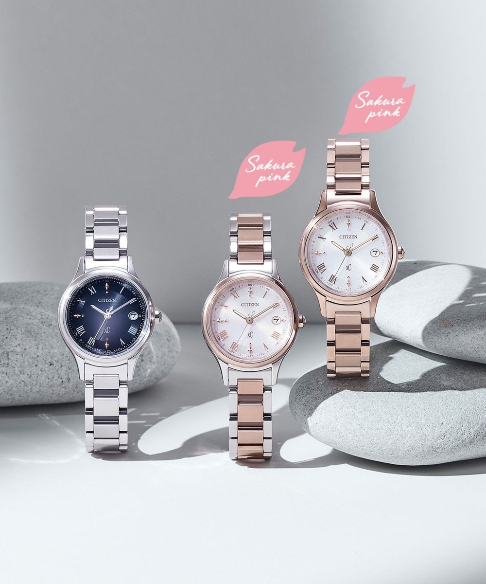 CITIZEN 【クロスシー】肌を美しくみせる「サクラピンク/R」が上品に輝くhikari collection　光発電エコ・ドライブ電波時計 