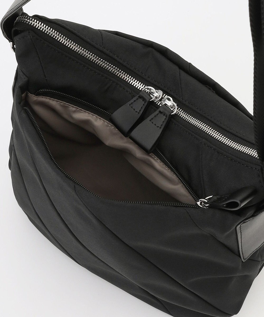 Y'SACCS ストリームラインショルダー 