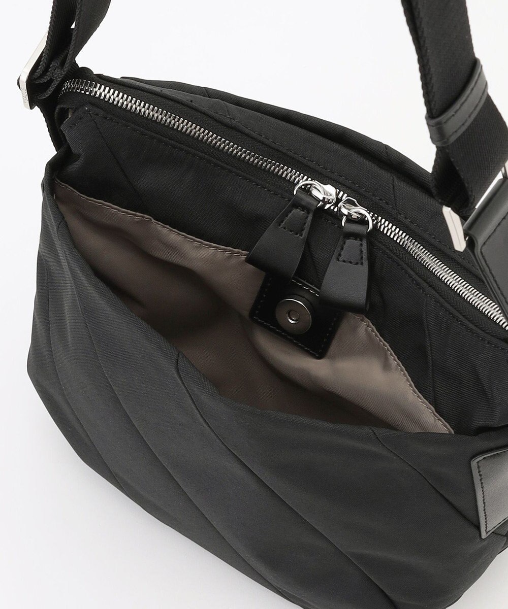 Y'SACCS ストリームラインショルダー 