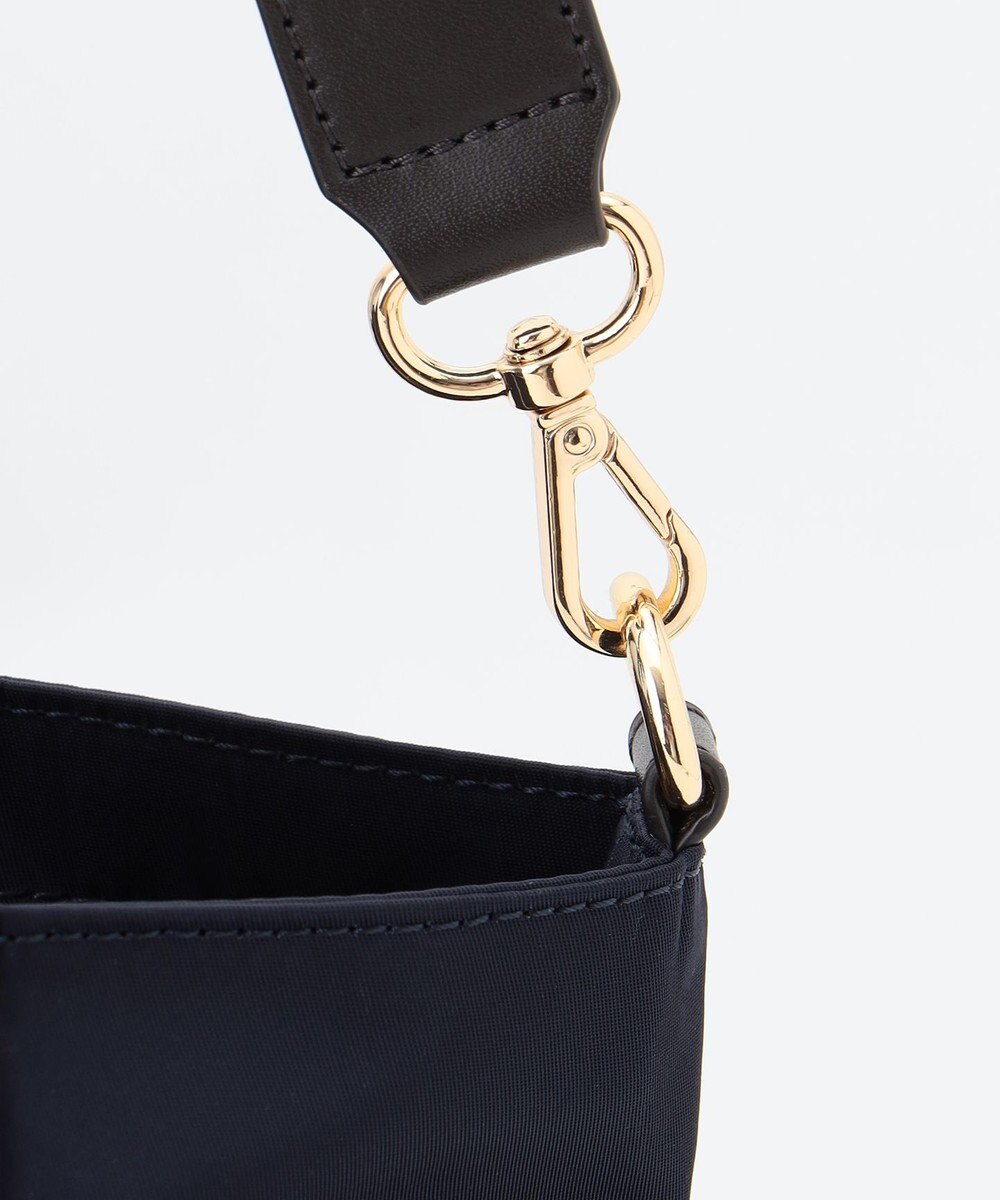 LA BAGAGERIE 【LA BAGAGERIE×HELLO KITTY】リボンチャーム付き　デイリートート　Sサイズ 