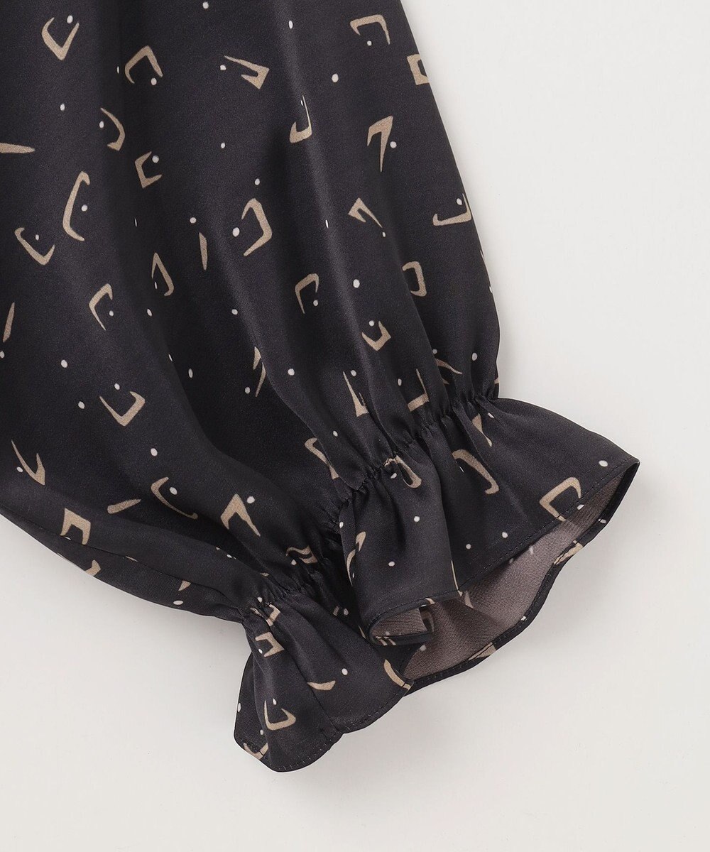 自由区 L 【カタログ掲載・WEB&一部店舗限定・セットアップ対応・洗える】セミブライトサテン ブラウス 