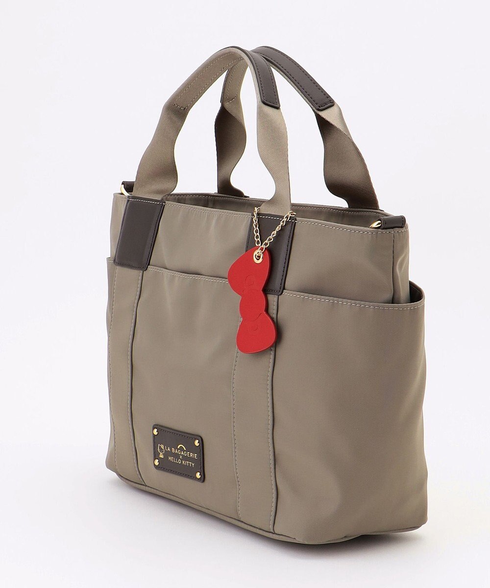 LA BAGAGERIE 【LA BAGAGERIE×HELLO KITTY】リボンチャーム付き　デイリートート　Sサイズ 