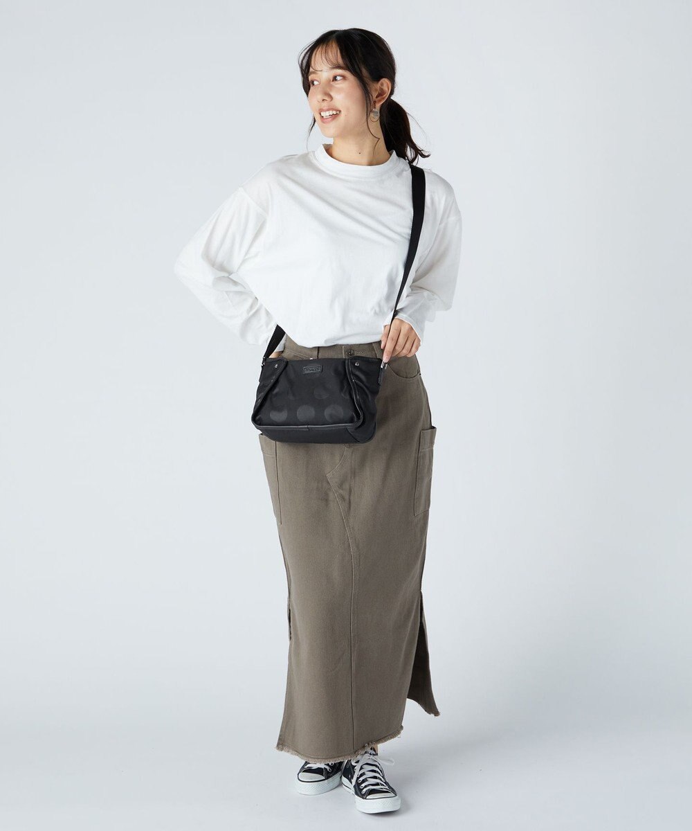 Y'SACCS ヒートエンボス ポルカドットポシェット 