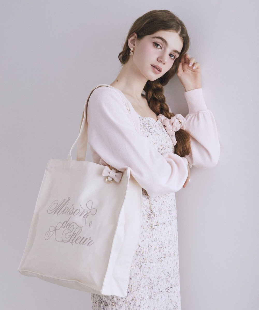Maison de FLEUR ブランドロゴ刺繍スクエアトートバッグ 