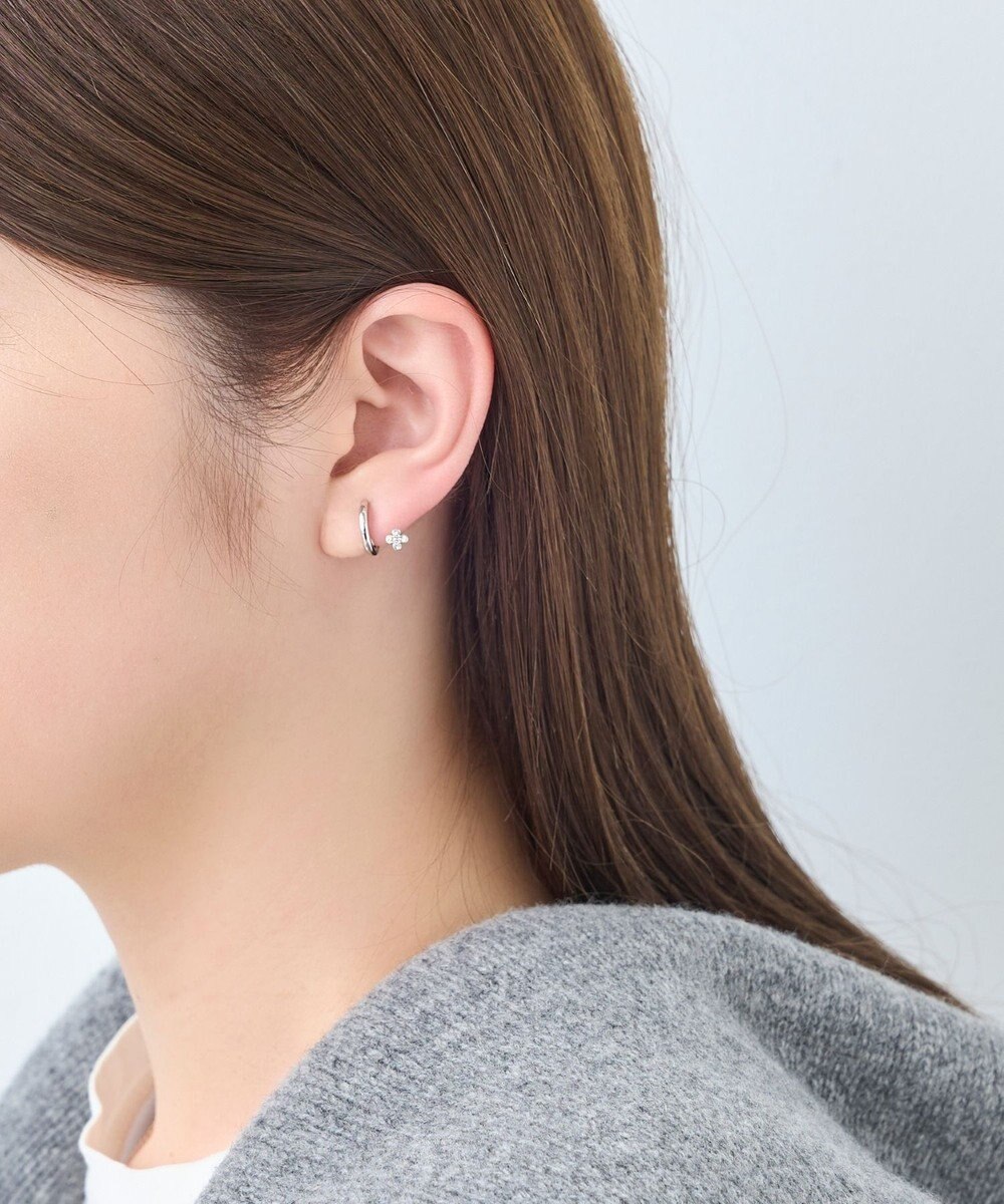 Phoebe 【痛くないシリーズ】フラワービジューフロートライトフィットイヤリング　シルバー 