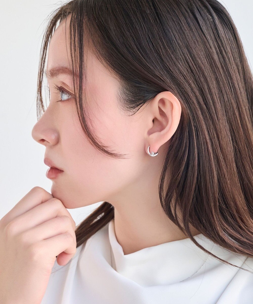 Phoebe 【痛くないシリーズ】フラワービジューフロートライトフィットイヤリング　シルバー 