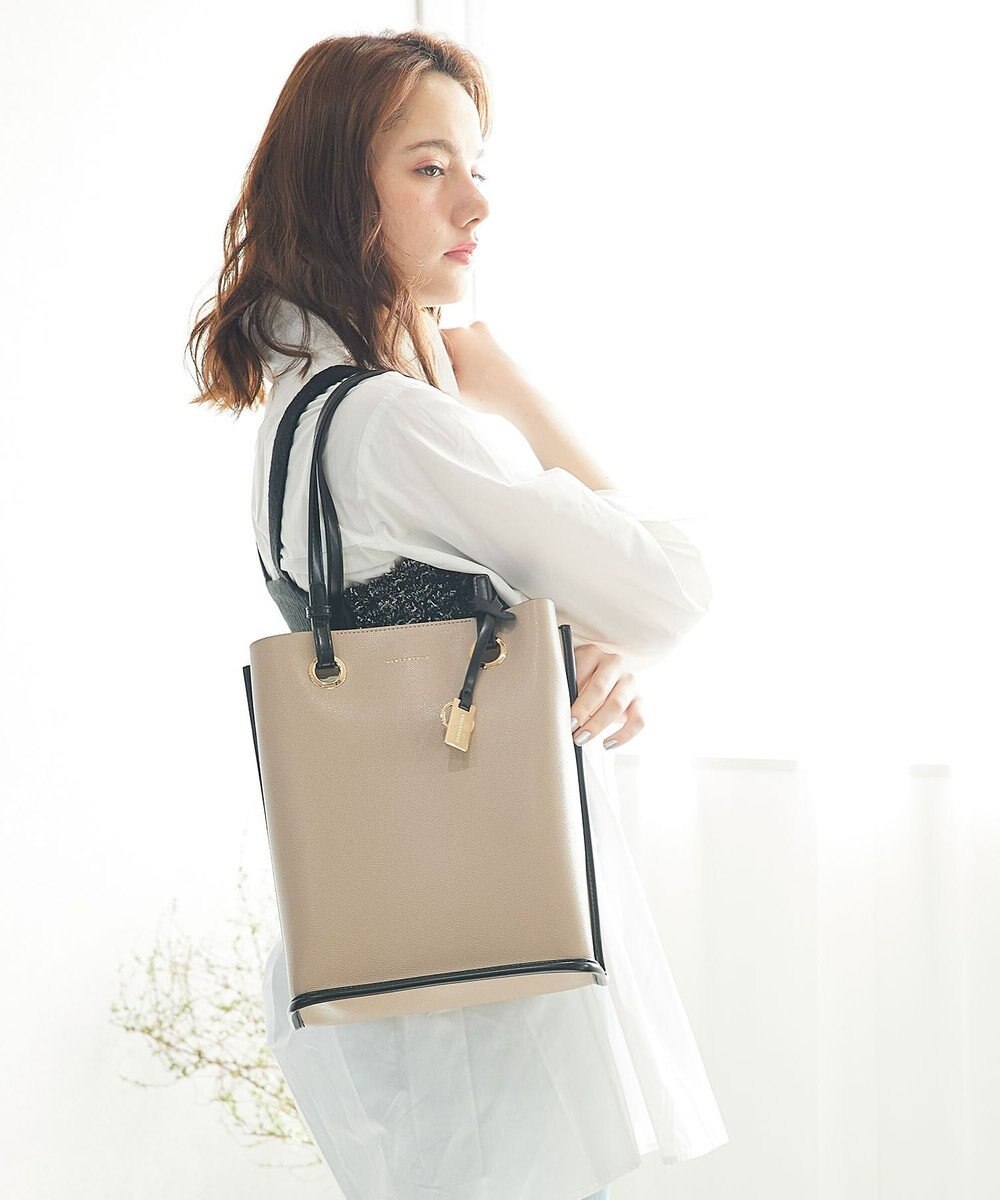 style code 【MERCURYDUO/マーキュリーデュオ】メタルアイレット　縦長トートバッグ 推し活ラージバッグ 縦長ショルダーバッグ 