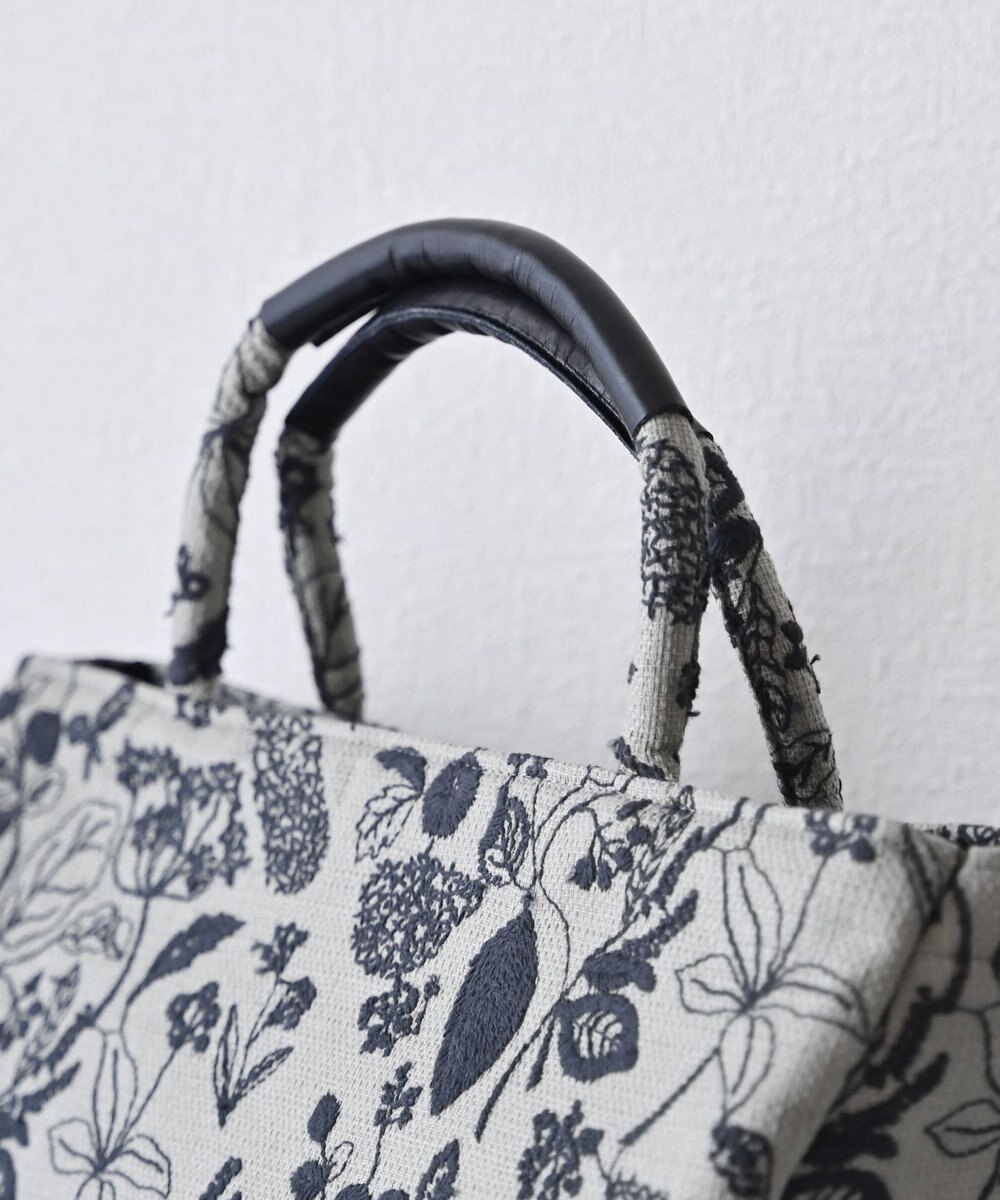 AND WOOL 筆記帳刺繍の半円バッグ 