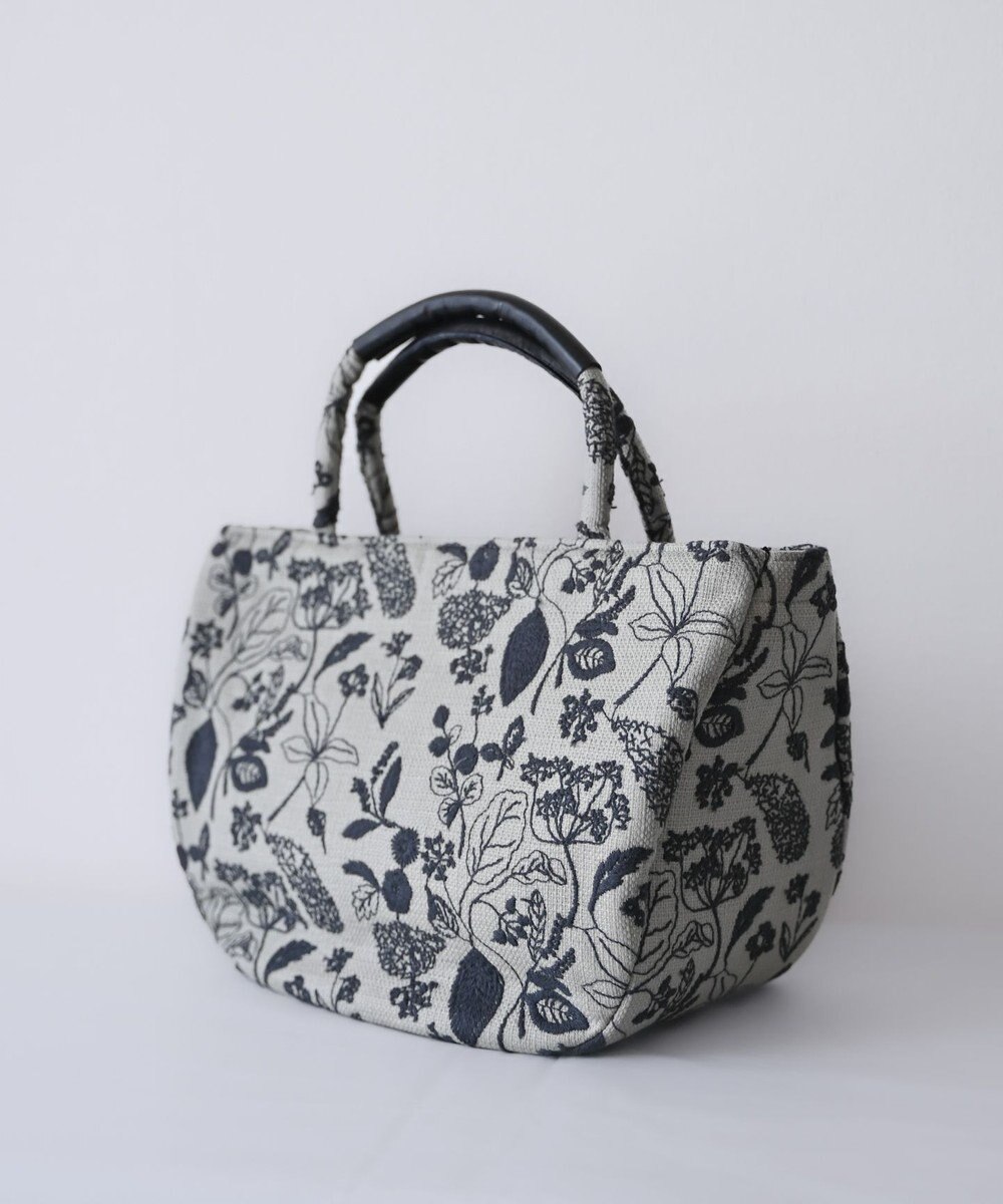 AND WOOL 筆記帳刺繍の半円バッグ 