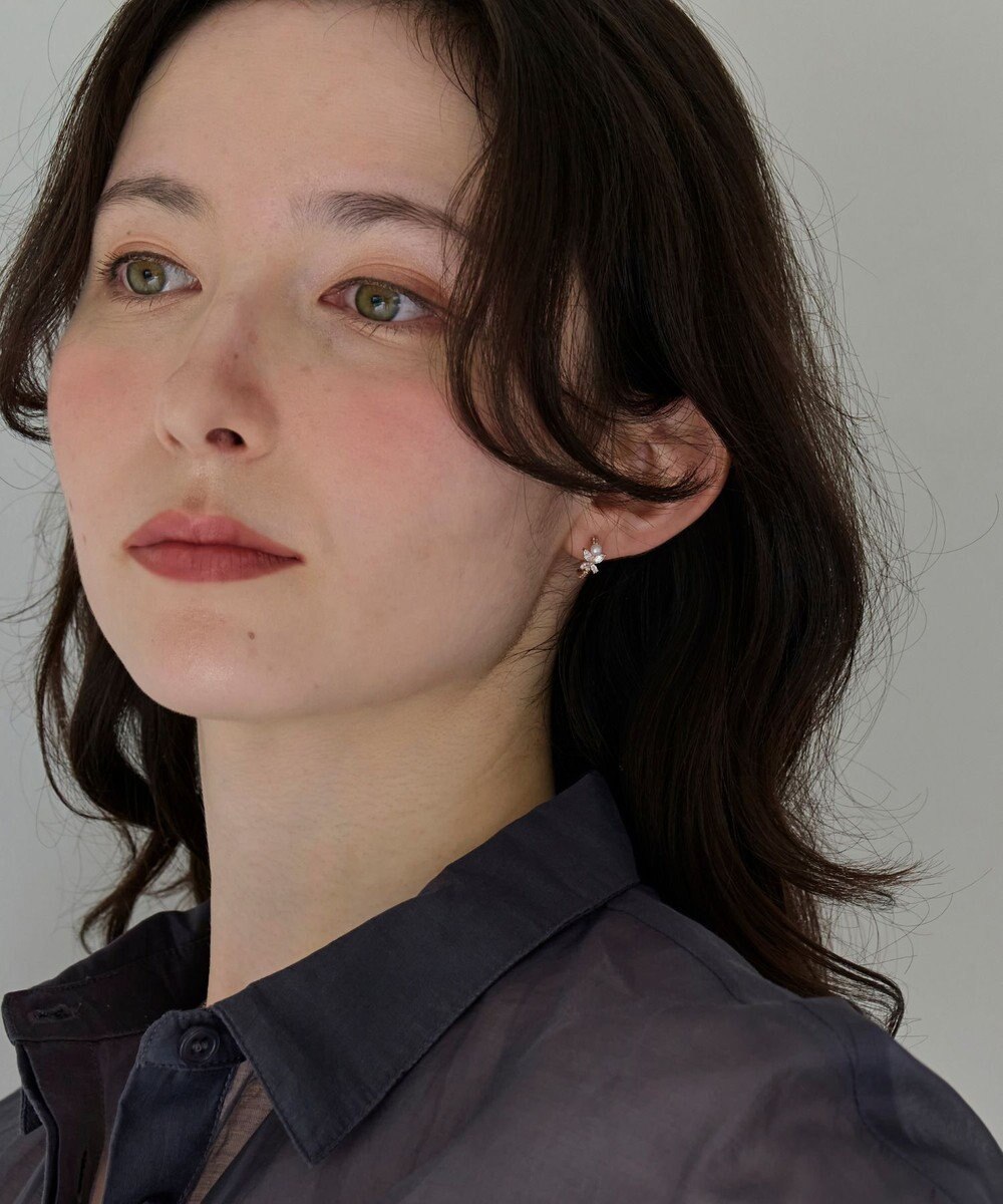 Phoebe ロマンティックビジューバタフライフープピアス　ローズゴールド 